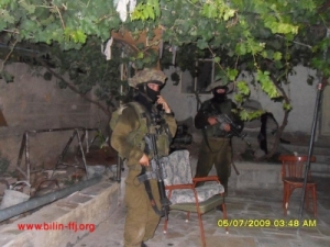 Soldier invading Bil'in at 2 am